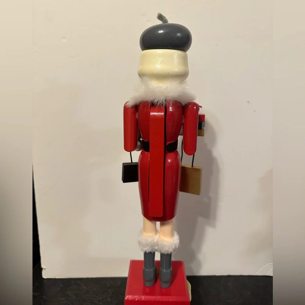 Shopper lady nutcracker - Picture 3 of 8